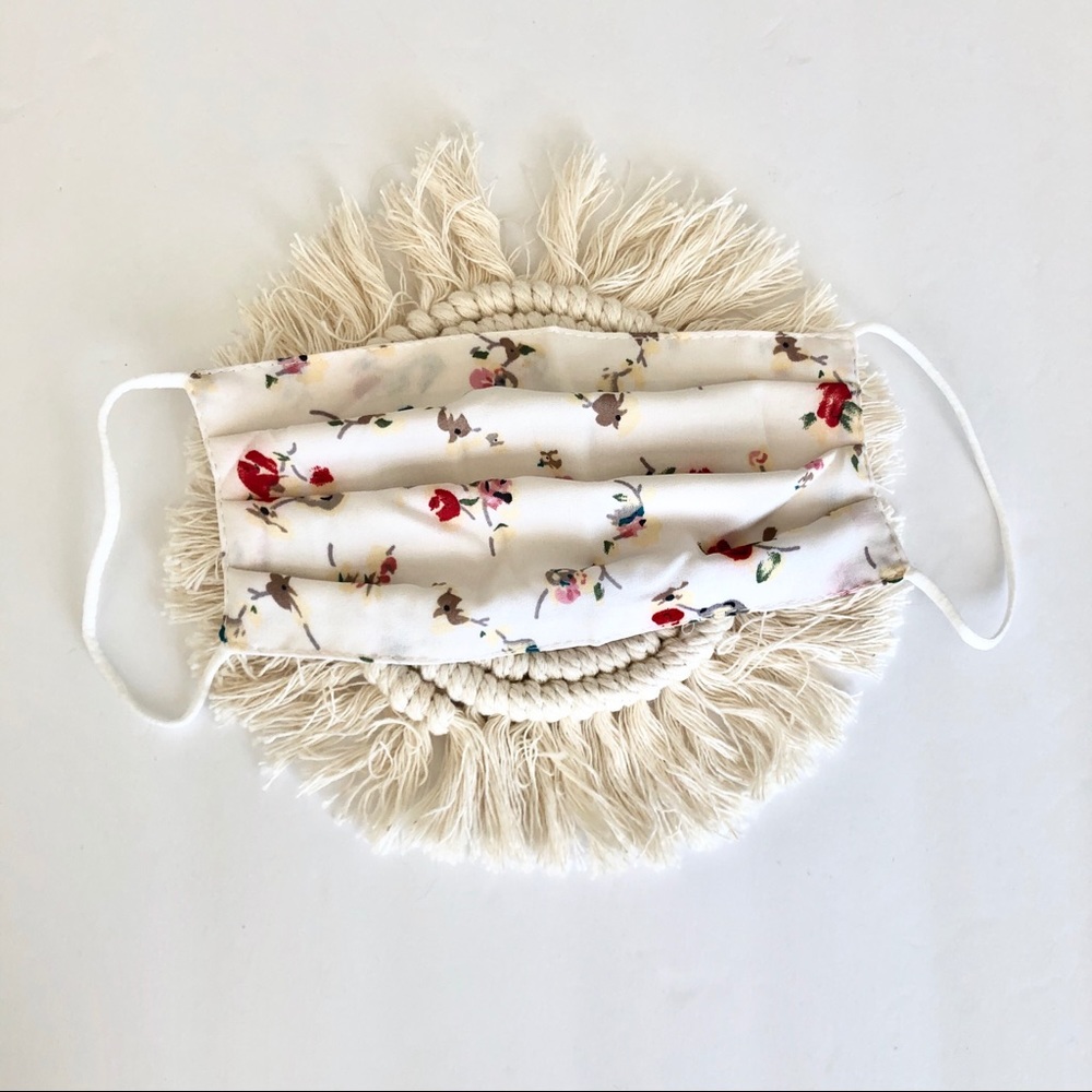 NEW IN PACKAGE Face mask White Floral